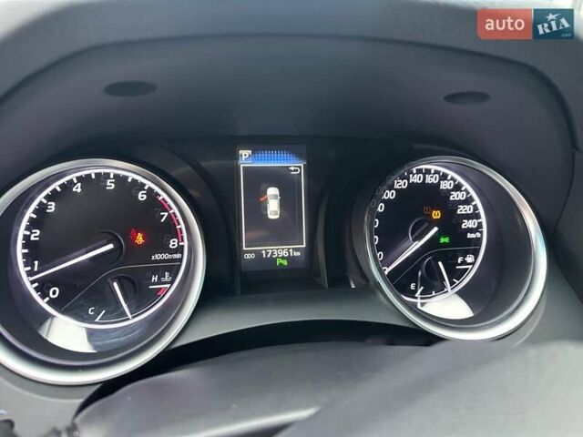 Белый Тойота Камри, объемом двигателя 2.49 л и пробегом 173 тыс. км за 20500 $, фото 22 на Automoto.ua