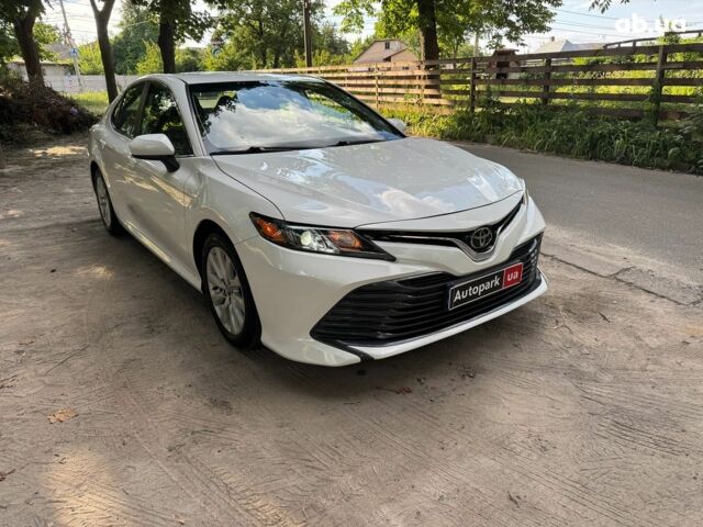 Білий Тойота Камрі, об'ємом двигуна 2.5 л та пробігом 71 тис. км за 21490 $, фото 2 на Automoto.ua