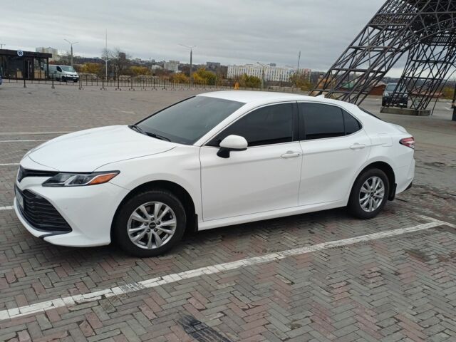 Белый Тойота Камри, объемом двигателя 2.5 л и пробегом 80 тыс. км за 23900 $, фото 1 на Automoto.ua