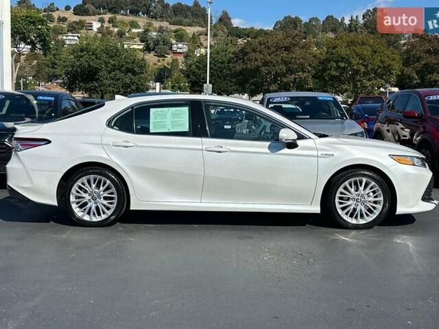 Белый Тойота Камри, объемом двигателя 2.49 л и пробегом 45 тыс. км за 8900 $, фото 1 на Automoto.ua