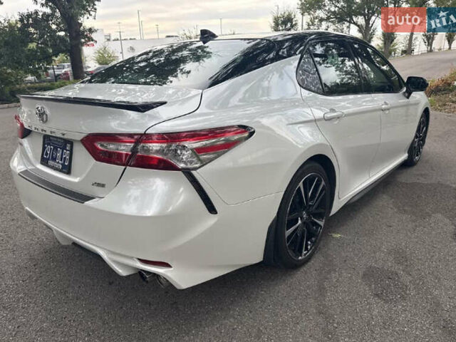 Белый Тойота Камри, объемом двигателя 2.49 л и пробегом 87 тыс. км за 15500 $, фото 2 на Automoto.ua