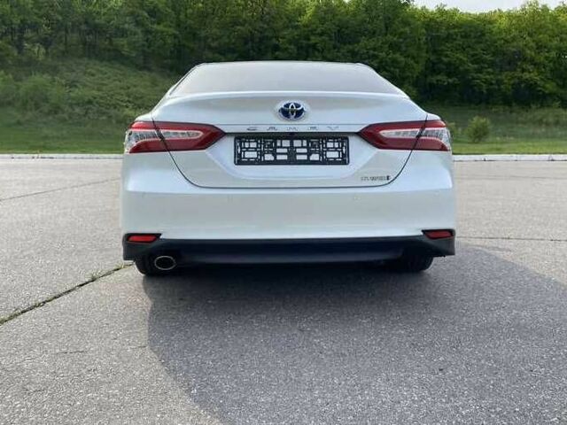 Тойота Камри 2020 в Киеве на Automoto.ua Белый Тойота Камри, объемом двигателя 2.5 л и пробегом 45 тыс. км за 18000 $, фото 3 на Automoto.ua