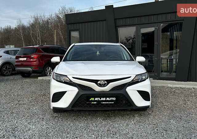 Білий Тойота Камрі, об'ємом двигуна 2.49 л та пробігом 112 тис. км за 21800 $, фото 1 на Automoto.ua