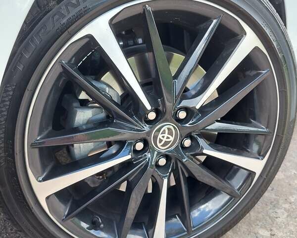 Белый Тойота Камри, объемом двигателя 2.49 л и пробегом 42 тыс. км за 25500 $, фото 2 на Automoto.ua