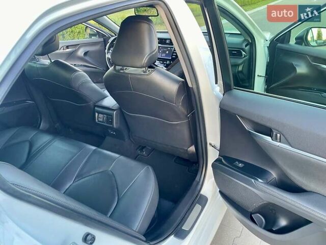 Белый Тойота Камри, объемом двигателя 2.49 л и пробегом 70 тыс. км за 28700 $, фото 15 на Automoto.ua