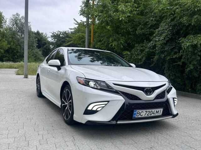 Белый Тойота Камри, объемом двигателя 2.5 л и пробегом 70 тыс. км за 22500 $, фото 1 на Automoto.ua