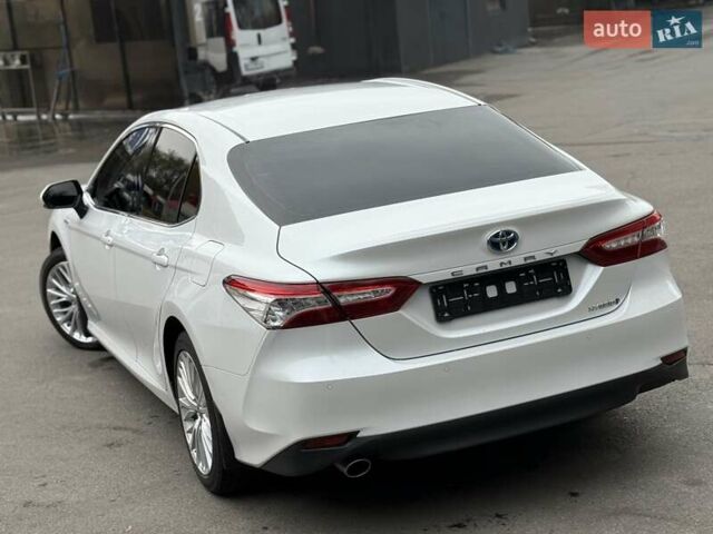Белый Тойота Камри, объемом двигателя 2.49 л и пробегом 103 тыс. км за 26900 $, фото 1 на Automoto.ua