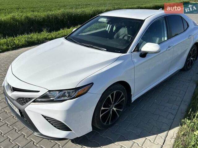 Белый Тойота Камри, объемом двигателя 2.49 л и пробегом 115 тыс. км за 21000 $, фото 2 на Automoto.ua