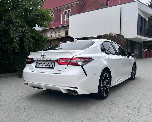 Белый Тойота Камри, объемом двигателя 2.49 л и пробегом 70 тыс. км за 23000 $, фото 3 на Automoto.ua