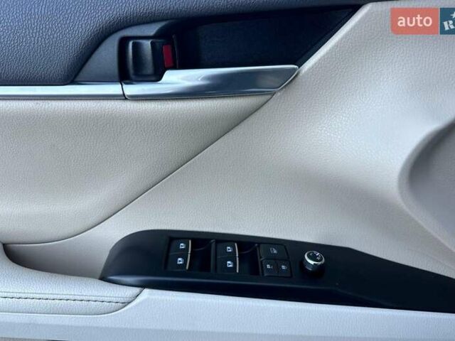 Белый Тойота Камри, объемом двигателя 2.49 л и пробегом 45 тыс. км за 8900 $, фото 9 на Automoto.ua