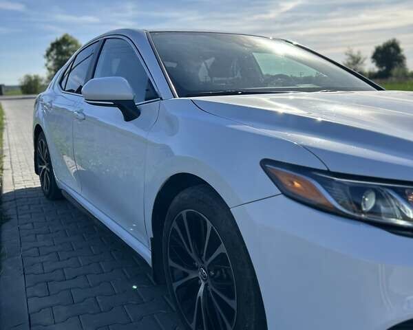 Белый Тойота Камри, объемом двигателя 2.49 л и пробегом 115 тыс. км за 21000 $, фото 23 на Automoto.ua