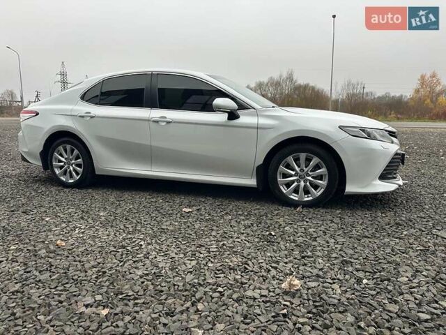 Белый Тойота Камри, объемом двигателя 2.49 л и пробегом 173 тыс. км за 20500 $, фото 1 на Automoto.ua