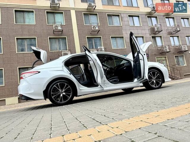 Белый Тойота Камри, объемом двигателя 2.49 л и пробегом 80 тыс. км за 29999 $, фото 94 на Automoto.ua