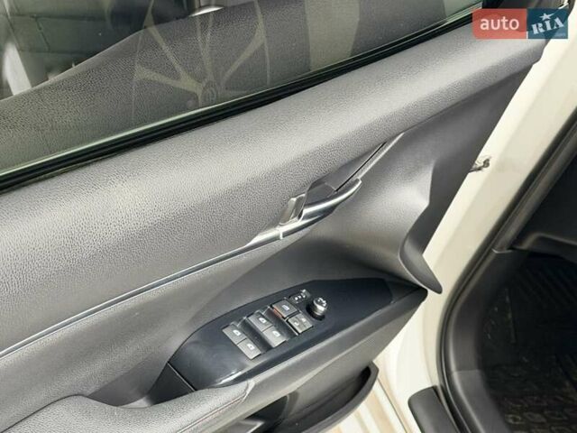 Белый Тойота Камри, объемом двигателя 2.49 л и пробегом 80 тыс. км за 29999 $, фото 78 на Automoto.ua