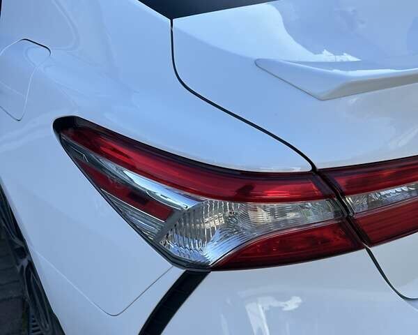 Белый Тойота Камри, объемом двигателя 2.49 л и пробегом 115 тыс. км за 21000 $, фото 37 на Automoto.ua