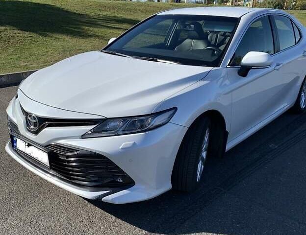 Белый Тойота Камри, объемом двигателя 2.5 л и пробегом 50 тыс. км за 28500 $, фото 1 на Automoto.ua