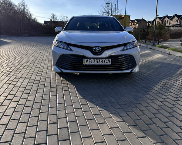 Білий Тойота Камрі, об'ємом двигуна 2.5 л та пробігом 64 тис. км за 29700 $, фото 1 на Automoto.ua