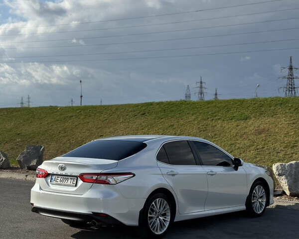Тойота Камри 2020 в Днепре (Днепропетровске) на Automoto.ua Белый Тойота Камри, объемом двигателя 2.49 л и пробегом 97 тыс. км за 23499 $, фото 5 на Automoto.ua