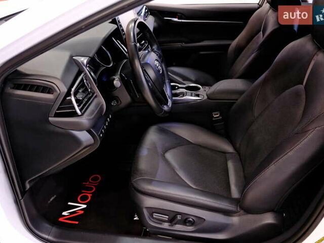 Тойота Камри 2021 в Одессе на Automoto.ua Белый Тойота Камри, объемом двигателя 2.5 л и пробегом 46 тыс. км за 29900 $, фото 34 на Automoto.ua