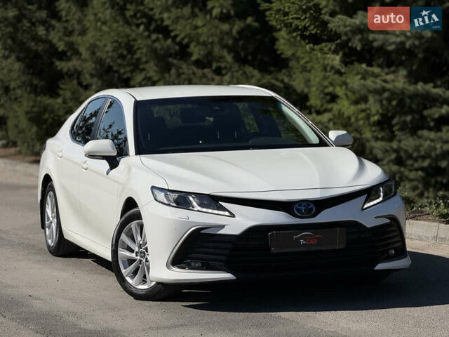 Белый Тойота Камри, объемом двигателя 2.5 л и пробегом 113 тыс. км за 29900 $, фото 1 на Automoto.ua