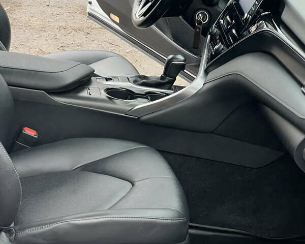 Белый Тойота Камри, объемом двигателя 2.49 л и пробегом 46 тыс. км за 28500 $, фото 26 на Automoto.ua