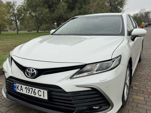 Белый Тойота Камри, объемом двигателя 2.5 л и пробегом 204 тыс. км за 21500 $, фото 2 на Automoto.ua