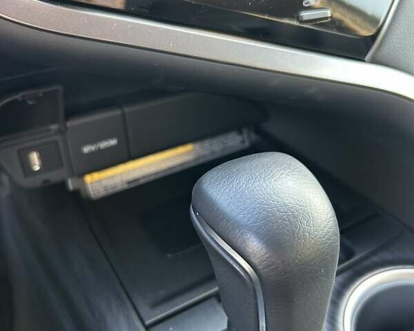 Белый Тойота Камри, объемом двигателя 2.49 л и пробегом 15 тыс. км за 37000 $, фото 33 на Automoto.ua