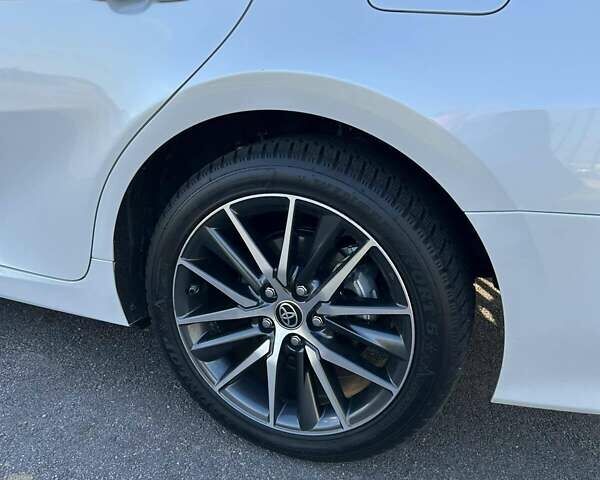 Белый Тойота Камри, объемом двигателя 2.49 л и пробегом 15 тыс. км за 37000 $, фото 27 на Automoto.ua