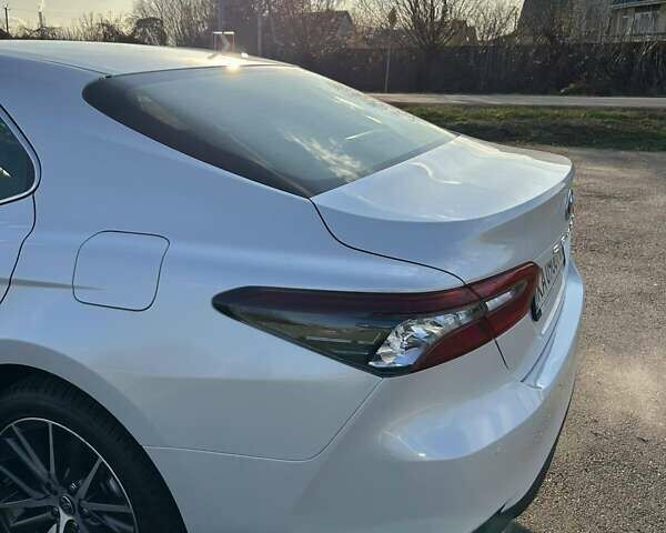 Белый Тойота Камри, объемом двигателя 2.49 л и пробегом 15 тыс. км за 37000 $, фото 28 на Automoto.ua