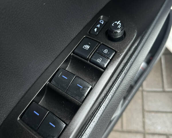 Белый Тойота Камри, объемом двигателя 2.49 л и пробегом 93 тыс. км за 26555 $, фото 34 на Automoto.ua