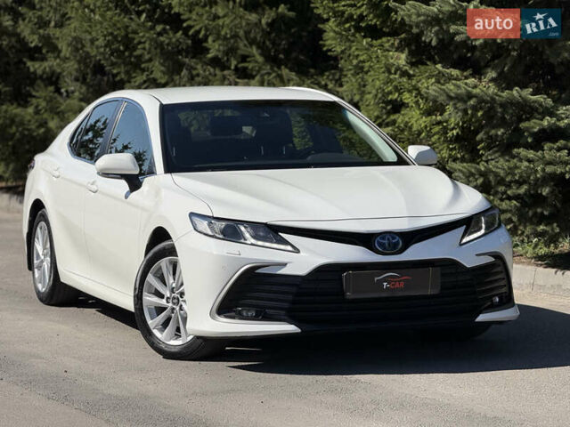 Белый Тойота Камри, объемом двигателя 2.5 л и пробегом 113 тыс. км за 29900 $, фото 2 на Automoto.ua