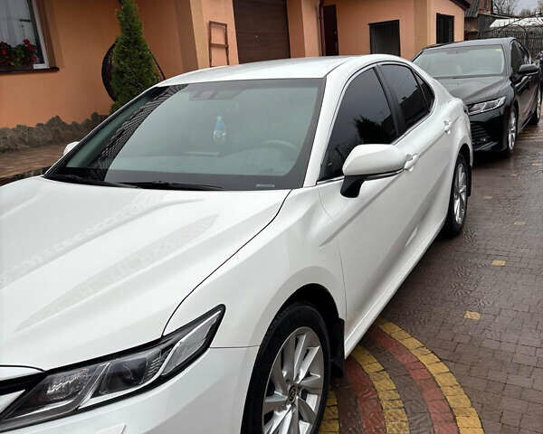 Белый Тойота Камри, объемом двигателя 2.5 л и пробегом 97 тыс. км за 24300 $, фото 2 на Automoto.ua