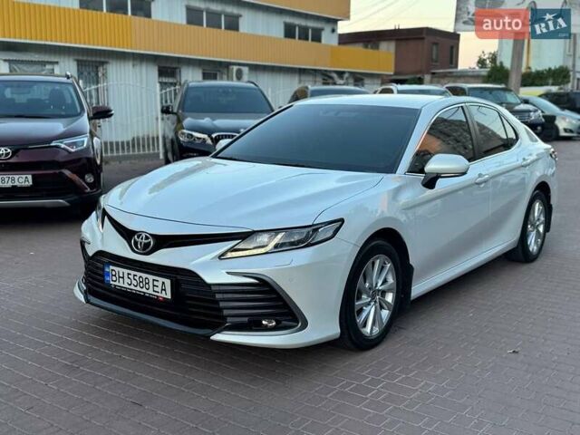 Белый Тойота Камри, объемом двигателя 2.49 л и пробегом 123 тыс. км за 23000 $, фото 2 на Automoto.ua