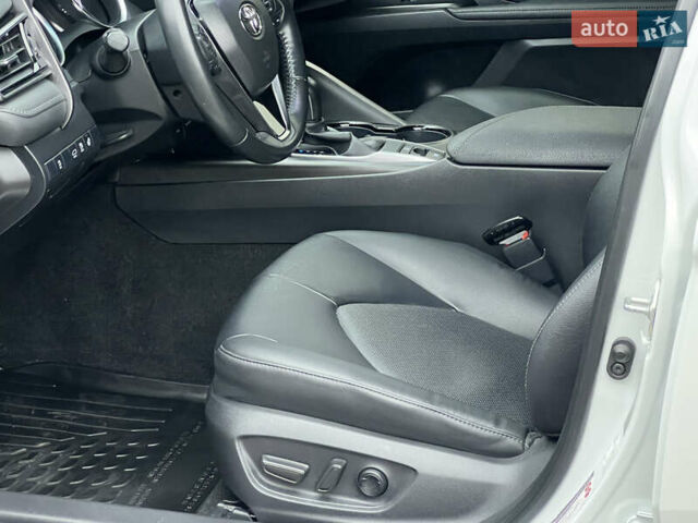 Белый Тойота Камри, объемом двигателя 2.49 л и пробегом 46 тыс. км за 28500 $, фото 22 на Automoto.ua