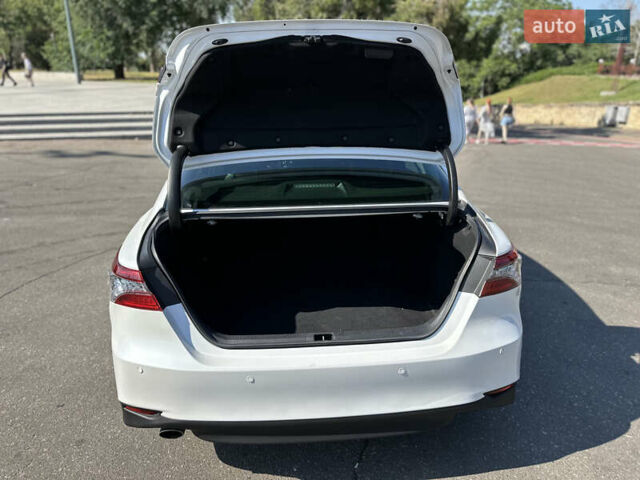 Тойота Камри 2021 в Николаеве на Automoto.ua Белый Тойота Камри, объемом двигателя 2.49 л и пробегом 107 тыс. км за 29999 $, фото 30 на Automoto.ua