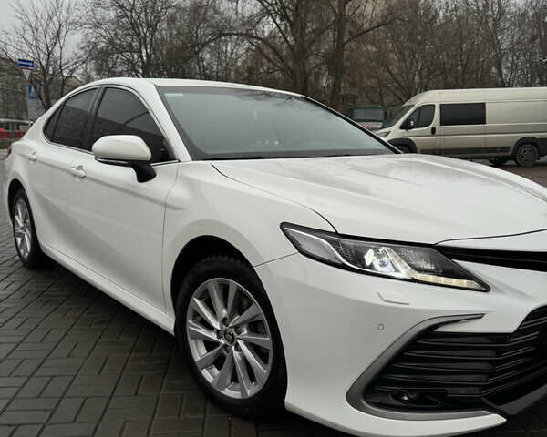 Белый Тойота Камри, объемом двигателя 2.49 л и пробегом 93 тыс. км за 26555 $, фото 46 на Automoto.ua