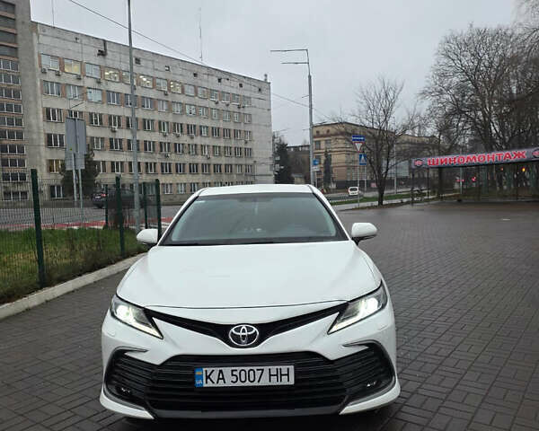 Белый Тойота Камри, объемом двигателя 2.49 л и пробегом 93 тыс. км за 26555 $, фото 2 на Automoto.ua
