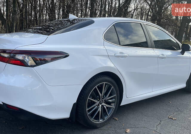 Белый Тойота Камри, объемом двигателя 2.49 л и пробегом 114 тыс. км за 23500 $, фото 24 на Automoto.ua