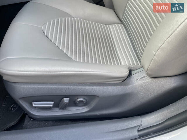 Белый Тойота Камри, объемом двигателя 2.49 л и пробегом 114 тыс. км за 23500 $, фото 35 на Automoto.ua