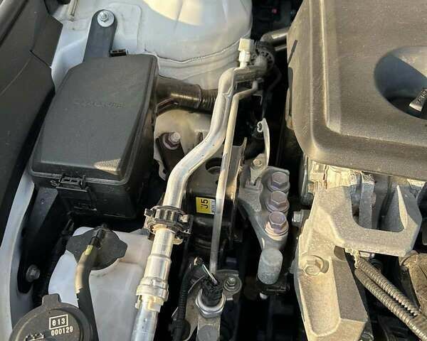 Белый Тойота Камри, объемом двигателя 2.49 л и пробегом 15 тыс. км за 37000 $, фото 7 на Automoto.ua