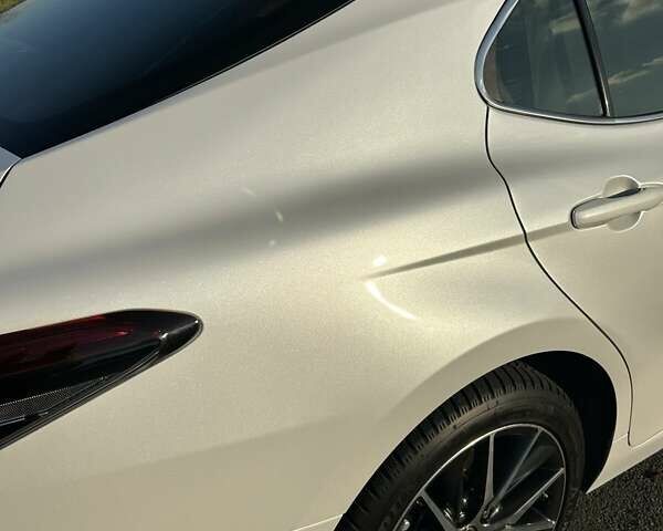 Белый Тойота Камри, объемом двигателя 2.49 л и пробегом 15 тыс. км за 37000 $, фото 2 на Automoto.ua