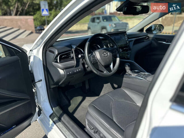 Тойота Камри 2021 в Николаеве на Automoto.ua Белый Тойота Камри, объемом двигателя 2.49 л и пробегом 107 тыс. км за 29999 $, фото 19 на Automoto.ua