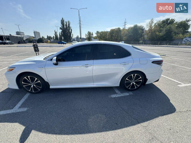 Белый Тойота Камри, объемом двигателя 2.49 л и пробегом 85 тыс. км за 28500 $, фото 3 на Automoto.ua