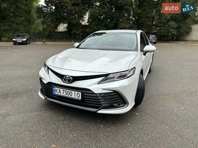 Белый Тойота Камри, объемом двигателя 2.49 л и пробегом 186 тыс. км за 24500 $, фото 2 на Automoto.ua