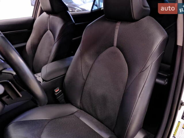 Тойота Камри 2021 в Одессе на Automoto.ua Белый Тойота Камри, объемом двигателя 2.5 л и пробегом 46 тыс. км за 29900 $, фото 36 на Automoto.ua