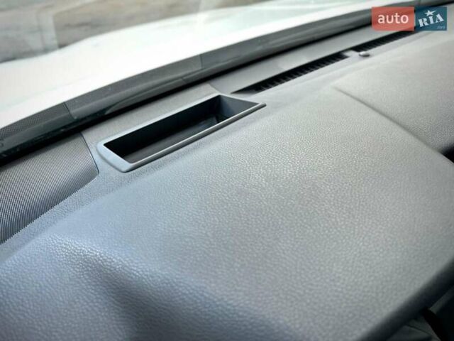 Белый Тойота Камри, объемом двигателя 2.49 л и пробегом 65 тыс. км за 36999 $, фото 62 на Automoto.ua