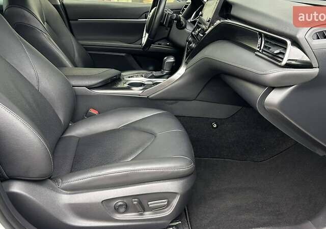 Білий Тойота Камрі, об'ємом двигуна 2.49 л та пробігом 100 тис. км за 33758 $, фото 5 на Automoto.ua