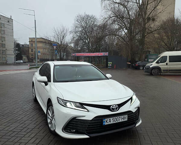 Белый Тойота Камри, объемом двигателя 2.49 л и пробегом 93 тыс. км за 26555 $, фото 3 на Automoto.ua