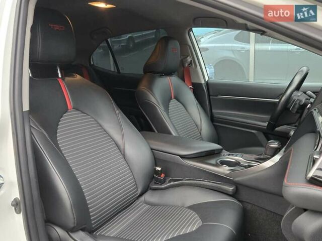 Білий Тойота Камрі, об'ємом двигуна 3.5 л та пробігом 35 тис. км за 35500 $, фото 10 на Automoto.ua