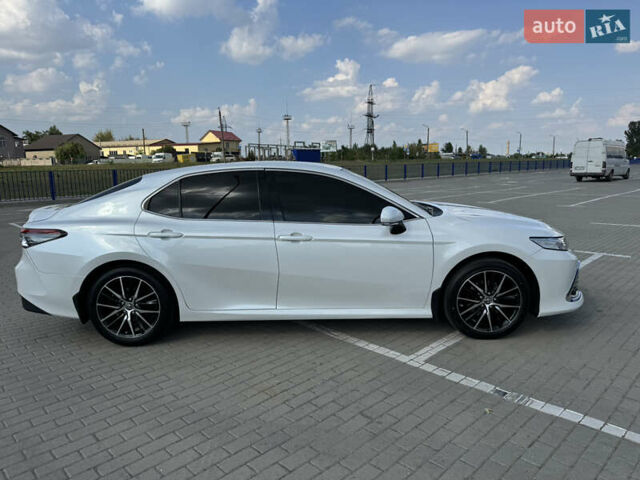Белый Тойота Камри, объемом двигателя 2.49 л и пробегом 85 тыс. км за 30999 $, фото 1 на Automoto.ua